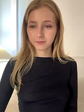 Snapshot of LunaRase chatting on September 28, 2025, 10:31 am LunaRase online show from September 28, 2025, 10:31 am