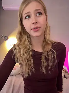 LunaRase online show from March 12, 2026, 9:48 am