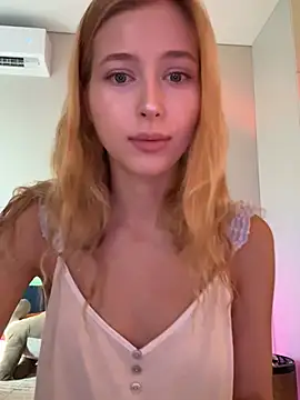 LunaRase online show from August 5, 2026, 5:32 am