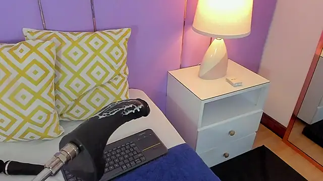 SophyRuiz  online show from April 8, 2026, 11:43 am