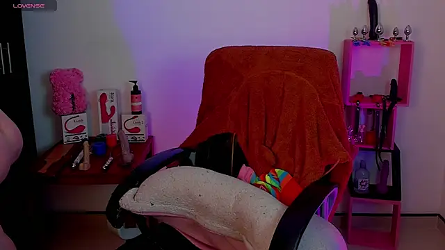 sara goodgirl13 online show from January 22, 2025, 7:03 pm