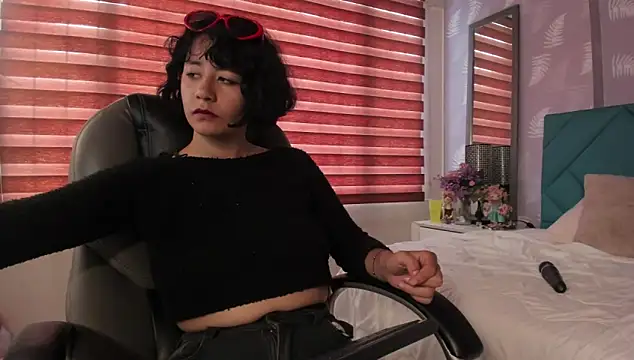 Moony 14 online show from February 6, 2025, 4:47 pm