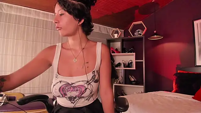 Snapshot of Moony_14 chatting on April 1, 2026, 1:12 pm Moony 14 online show from April 1, 2026, 1:12 pm