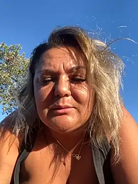 Snapshot of MikyVesela chatting on September 23, 2025, 2:42 pm MikyVesela online show from September 23, 2025, 2:42 pm