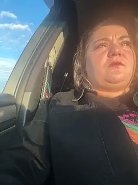 Snapshot of MikyVesela chatting on October 9, 2025, 5:05 am MikyVesela online show from October 9, 2025, 5:05 am