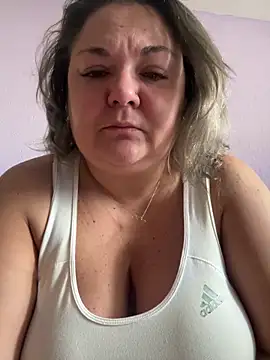 Snapshot of MikyVesela chatting on November 1, 2025, 8:05 am MikyVesela online show from November 1, 2025, 8:05 am