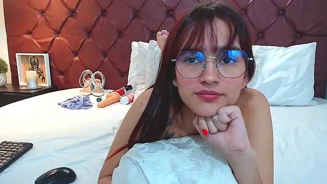 Snapshot of MelodyMansson chatting on January 14, 2025, 5:01 pm MelodyMansson online show from January 14, 2025, 5:01 pm