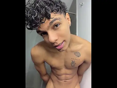 Snapshot of james_dreams_ chatting on May 16, 2026, 12:18 am james dreams online show from May 16, 2026, 12:18 am