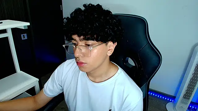 Snapshot of _nickconnor01 chatting on February 6, 2025, 10:43 pm  nickconnor01 online show from February 6, 2025, 10:43 pm