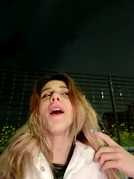 Snapshot of LeylaRosse chatting on March 10, 2025, 10:34 pm LeylaRosse online show from March 10, 2025, 10:34 pm