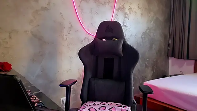 Snapshot of LeylaRosse chatting on September 30, 2025, 7:35 am LeylaRosse online show from September 30, 2025, 7:35 am