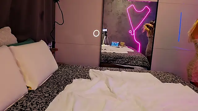 Snapshot of LeylaRosse chatting on January 13, 2026, 8:52 am LeylaRosse online show from January 13, 2026, 8:52 am