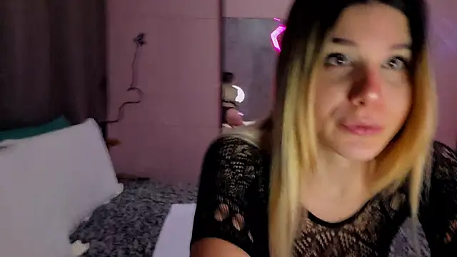 Snapshot of LeylaRosse chatting on January 17, 2026, 8:19 am LeylaRosse online show from January 17, 2026, 8:19 am