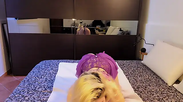 LeylaRosse online show from April 10, 2026, 8:08 am