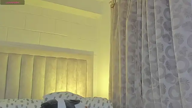 JulianRose 1 online show from February 2, 2025, 11:40 am