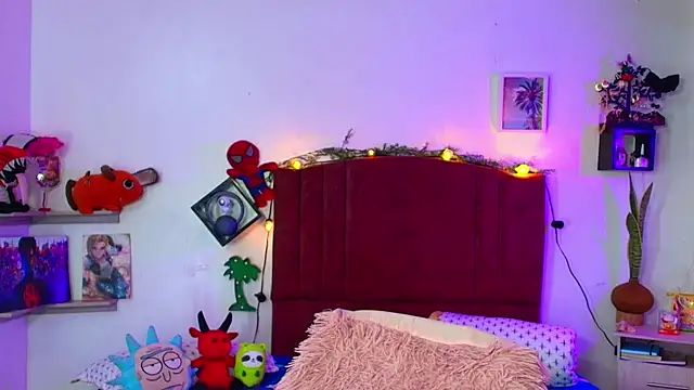 alisson zafiro  online show from February 19, 2026, 3:24 am