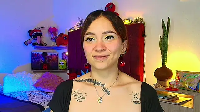 alisson zafiro  online show from March 5, 2026, 3:13 am