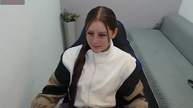 valerie diaz1 online show from October 3, 2025, 1:30 pm