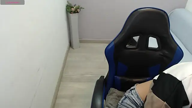 valerie diaz1 online show from November 15, 2025, 1:51 pm