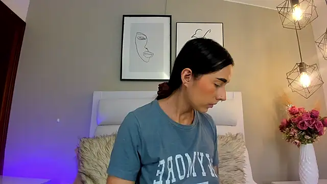 helen mooree online show from February 19, 2026, 12:45 pm