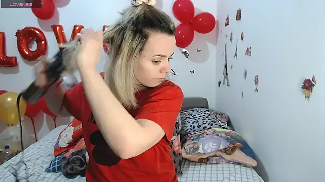 Snapshot of hotmilf4uxxx chatting on February 25, 2026, 11:31 am hotmilf4uxxx online show from February 25, 2026, 11:31 am