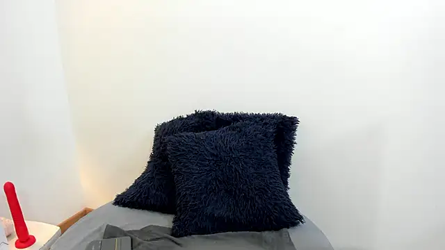 Lizzie Williams  online show from November 27, 2025, 3:41 am