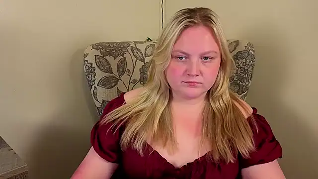 Snapshot of PhatAssBlond chatting on July 5, 2026, 10:06 pm PhatAssBlond online show from July 5, 2026, 10:06 pm