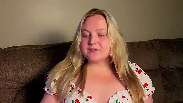 Snapshot of PhatAssBlond chatting on July 21, 2026, 6:54 pm PhatAssBlond online show from July 21, 2026, 6:54 pm