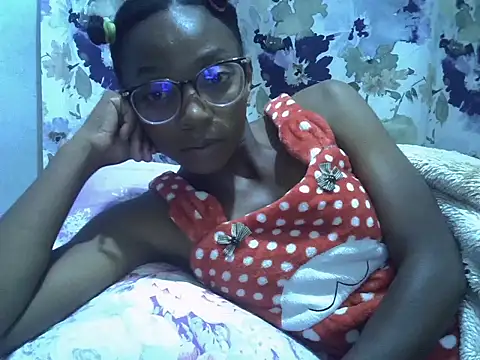 ElianeHot online show from April 12, 2026, 6:46 pm