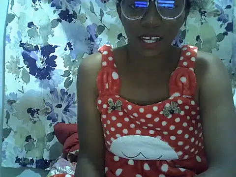 ElianeHot online show from June 2, 2026, 6:32 pm