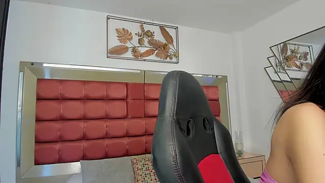 Snapshot of FaloonRoussel chatting on June 10, 2026, 8:08 pm FaloonRoussel online show from June 10, 2026, 8:08 pm