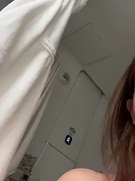 lyajoliee online show from February 2, 2026, 6:34 am