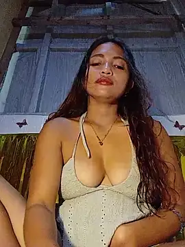 Snapshot of prettybella4u chatting on June 4, 2026, 12:49 am prettybella4u online show from June 4, 2026, 12:49 am