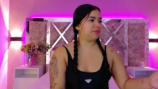 MarianaGarciaa   online show from September 20, 2025, 11:33 am