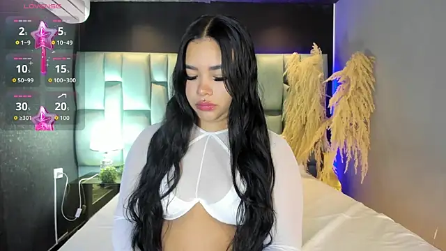 MarianaGarciaa   online show from June 18, 2026, 6:34 pm
