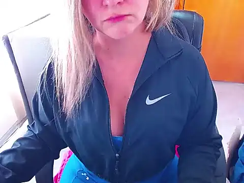 KikaxLove online show from May 19, 2026, 4:46 pm