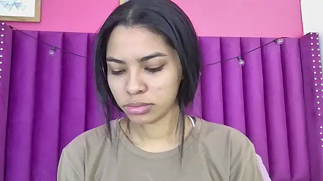 Snapshot of littleebonny chatting on March 24, 2026, 12:32 pm littleebonny online show from March 24, 2026, 12:32 pm