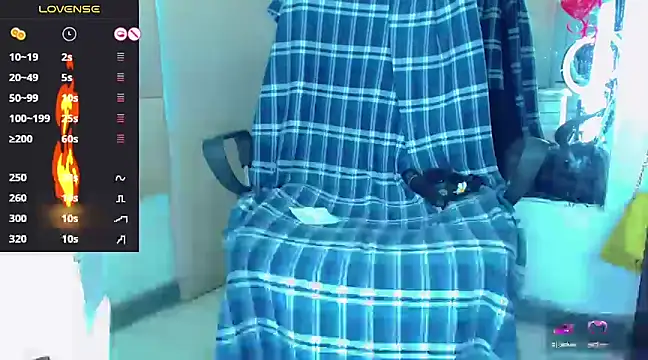 Snapshot of KayleighDreams_ chatting on February 16, 2025, 9:37 am KayleighDreams  online show from February 16, 2025, 9:37 am