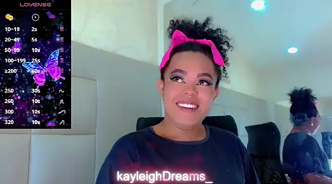 Snapshot of KayleighDreams_ chatting on February 22, 2025, 2:28 am KayleighDreams  online show from February 22, 2025, 2:28 am