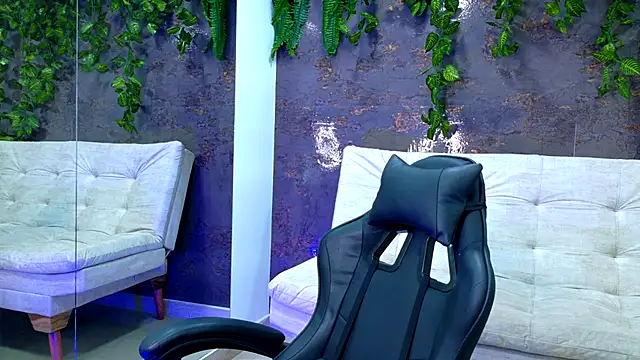 emily jones 1 online show from November 10, 2025, 12:04 pm