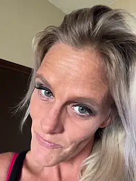 vixendoll87 online show from September 15, 2025, 8:42 pm