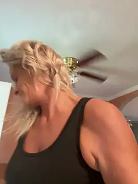 vixendoll87 online show from October 1, 2025, 4:46 pm