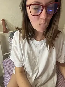 BeatriceTender online show from April 15, 2026, 6:04 pm