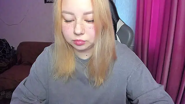 Milafoxxxy online show from November 12, 2025, 9:10 am