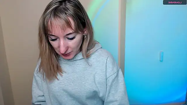 AmandaSell online show from April 12, 2026, 8:19 am