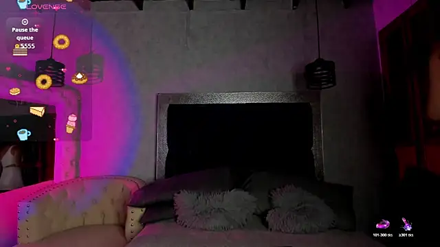 Taiissa  online show from February 13, 2026, 8:27 pm