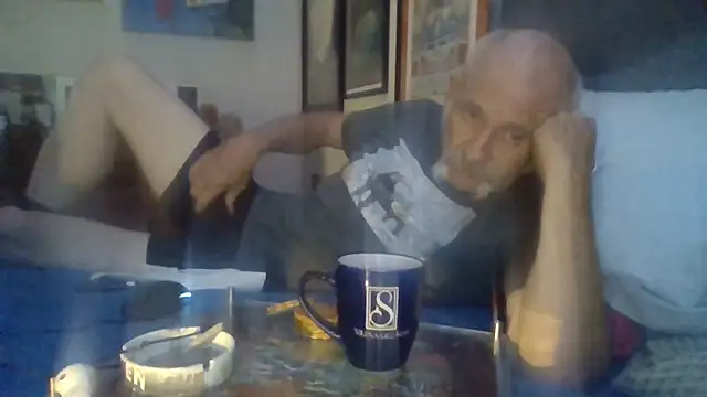 Snapshot of den-rock4u chatting on October 17, 2025, 3:03 pm den-rock4u online show from October 17, 2025, 3:03 pm