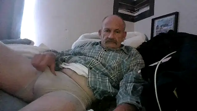 Snapshot of den-rock4u chatting on May 13, 2026, 12:57 pm den-rock4u online show from May 13, 2026, 12:57 pm