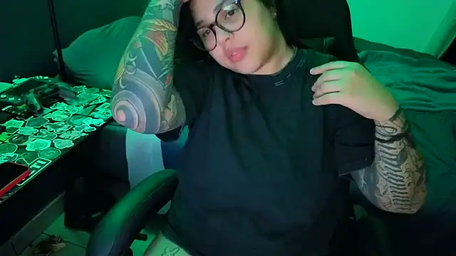 Snapshot of miacanela_xo chatting on July 2, 2026, 2:11 am miacanela xo online show from July 2, 2026, 2:11 am