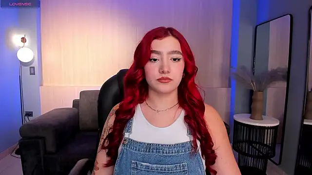 Snapshot of ViolettCastel chatting on February 18, 2025, 7:19 pm ViolettCastel online show from February 18, 2025, 7:19 pm